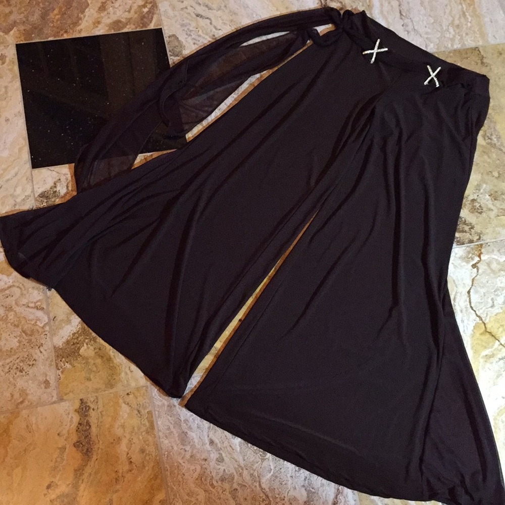 Codigosuperflare w/sheer panels/ make a statement!